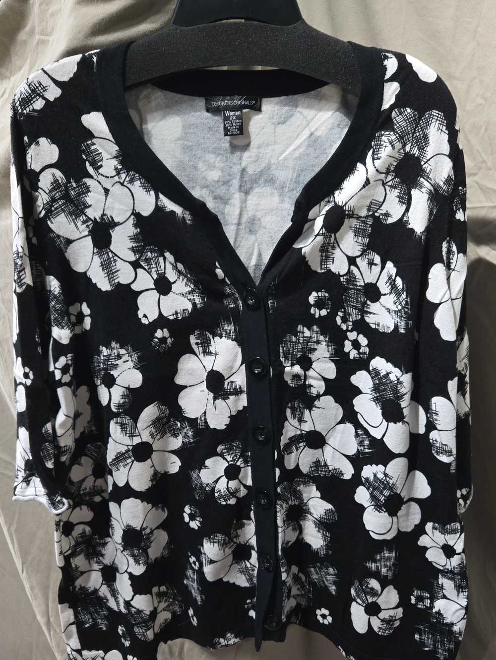 Designers Originals Black and White Floral Button-Down Top